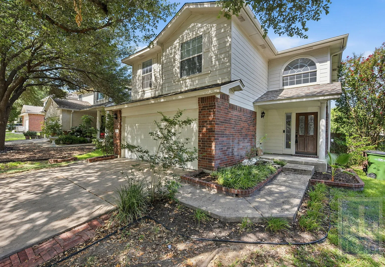 4 bed, 2.5 bath, 1675 sqft, $2,200 — Photo 1