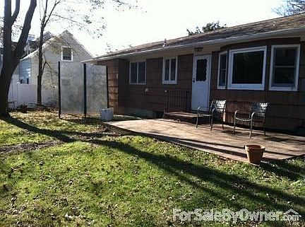 5th image of 39 Fairway Dr E