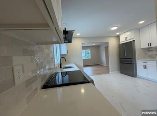 330 E Ruby Ave FLOOR 2, Palisades Park, NJ 07650