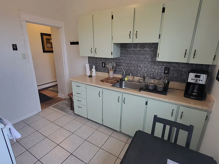 345 Elgin St #D — Photo 2