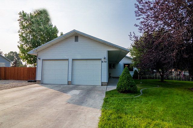 1st image of 670 N Teeples Dr