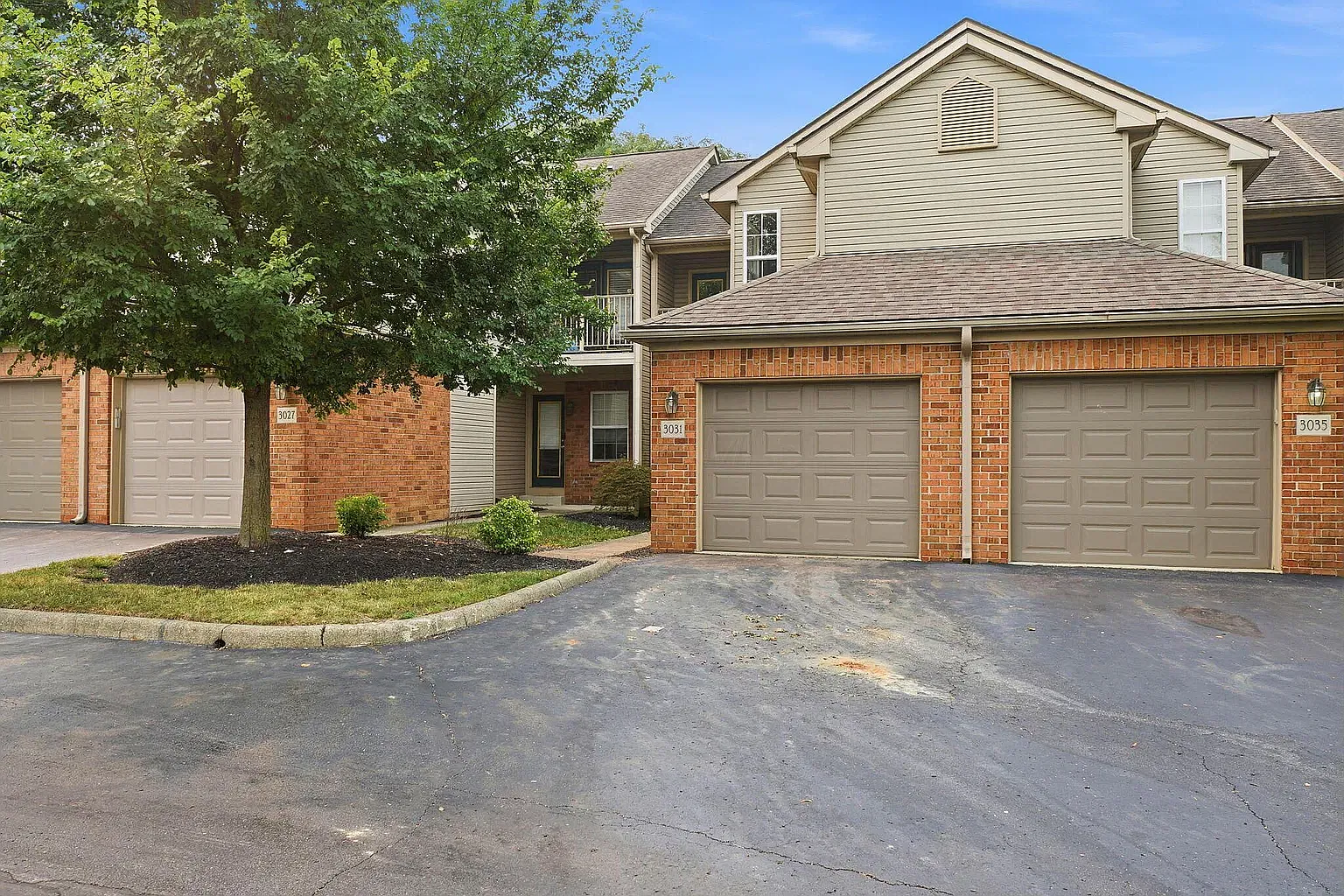 2 bed, 1372 sqft, $2,399 — Photo 1