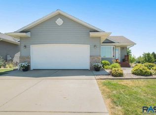 7425 W 52nd St, Sioux Falls, SD 57106