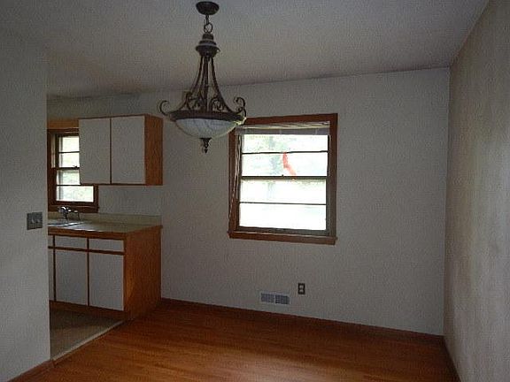 5th image of 10015 Pillsbury Ave S