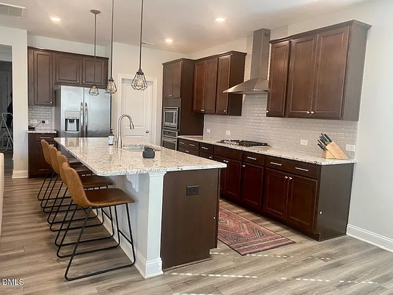 2925 Farmhouse Dr — Photo 2