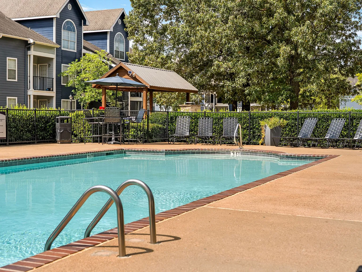 Oak Hollow Apartments — Photo 4
