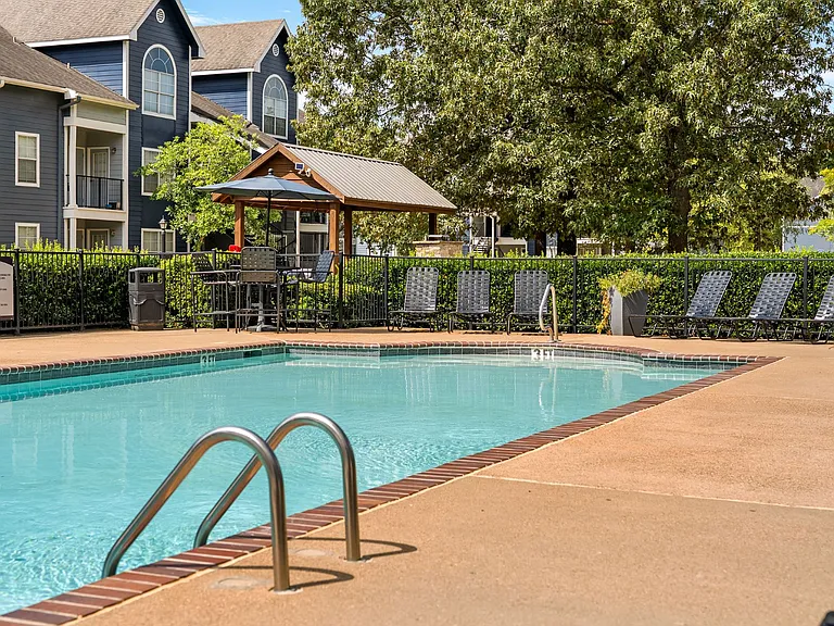 Oak Hollow Apartments — Photo 4