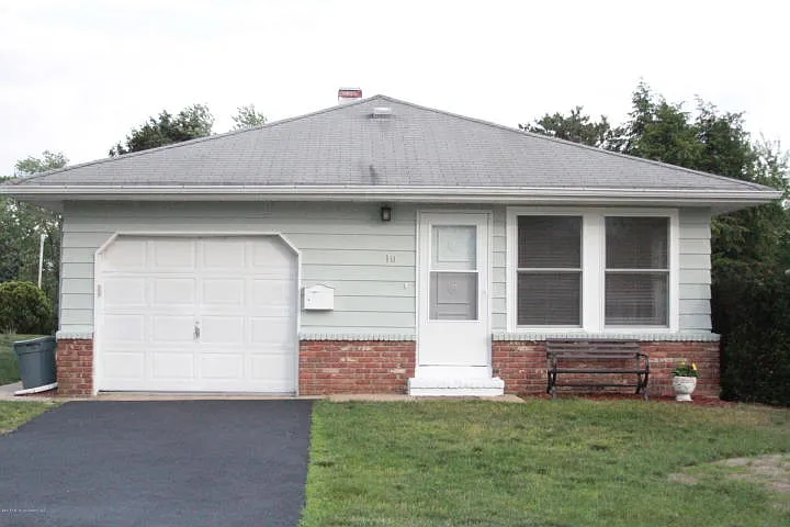 10 Saint David Dr photo 1