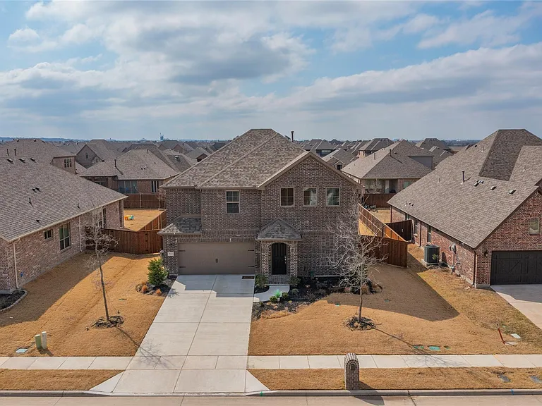 961 Waterview Dr — Photo 3