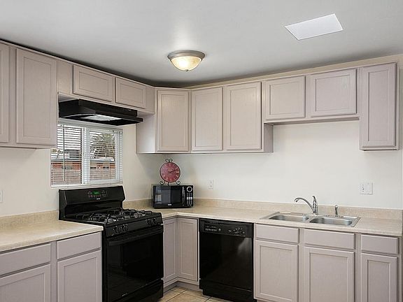 3rd image of 8136 E Holmes Pl