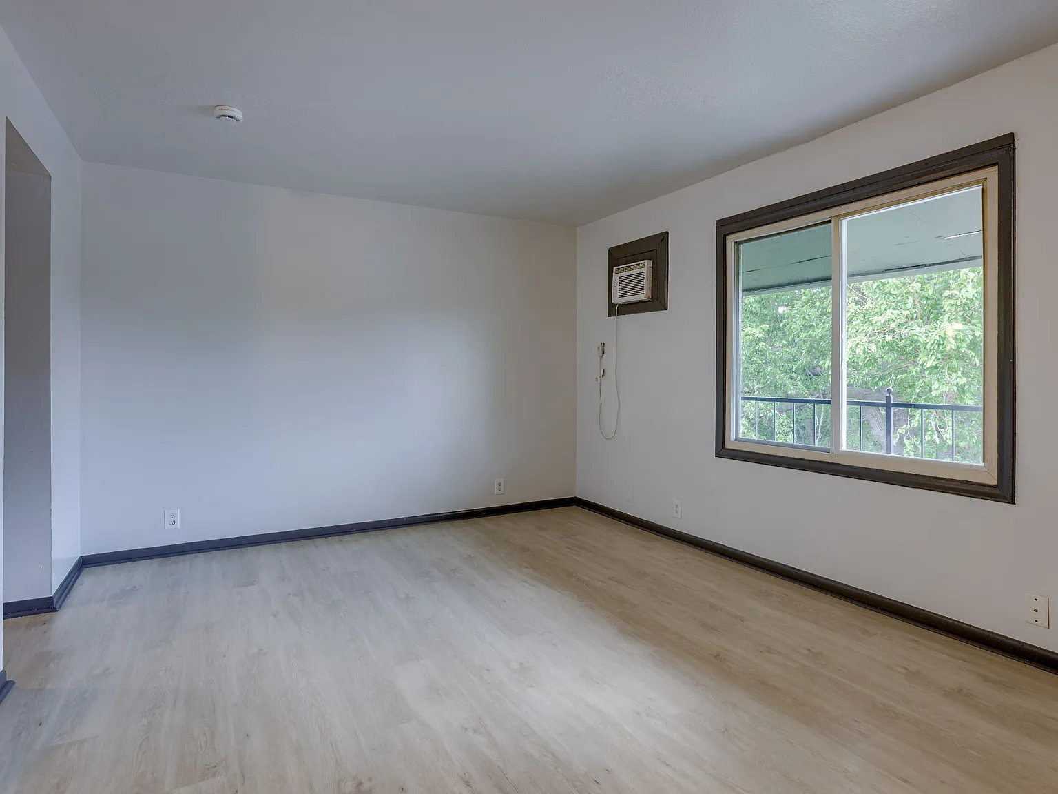 4505 Lafayette Avenue — Photo 3