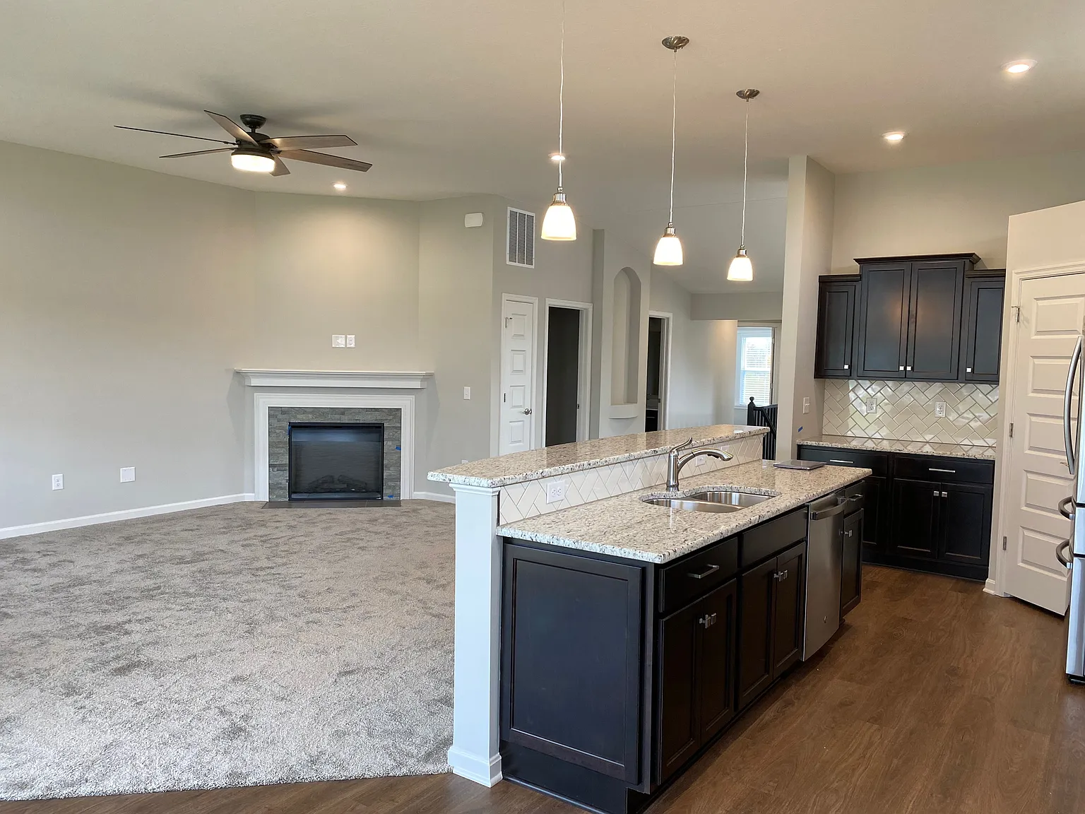 3 bed, 2017 sqft, $2,950 — Photo 2