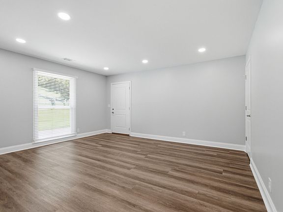 4th image of 7401 Harrow Dr