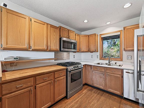 4th image of 54 Bates Ave
