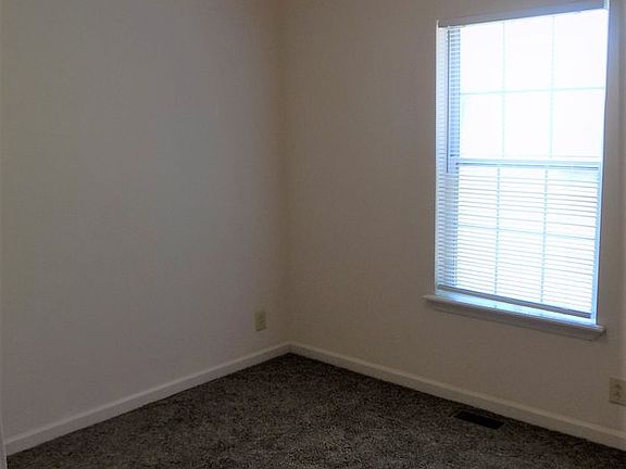 3rd image of 212 Beech St APT D