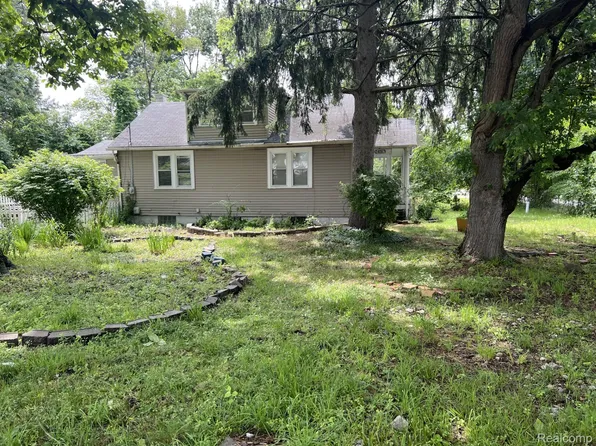 24067 Sargent Ave, Southfield, MI 48033