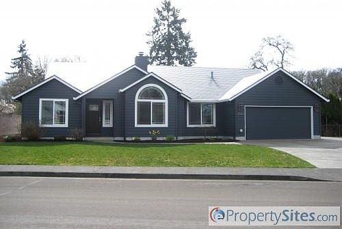 1st image of 2526 NE Laura St