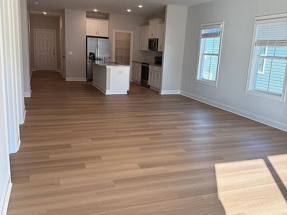 4th image of 889 Hayford Ln SW