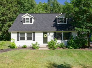 24 Woodland Rd, Uxbridge, MA 01569