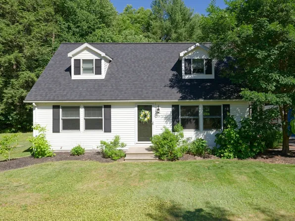 24 Woodland Rd, Uxbridge, MA 01569