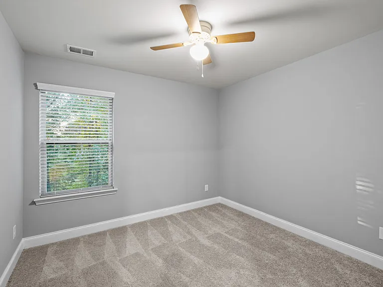2570 Castellan Dr — Photo 36