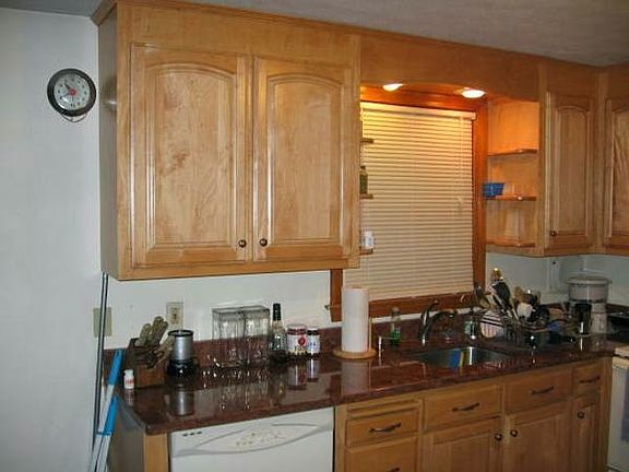 Remodled Eat-In Kitchen