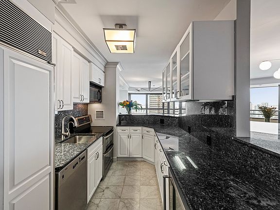 4th image of 240 E 47th St APT 37D