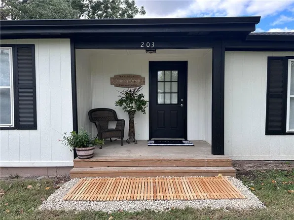 203 N Pennsylvania Ave, East Lynne, MO 64743