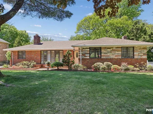 12 Beverly Rd, Englewood Cliffs, NJ 07632
