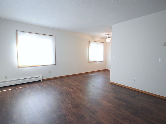 5th image of 2308 Garfield Ave S #302