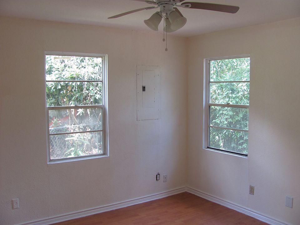 2nd image of 413 Park Dr
