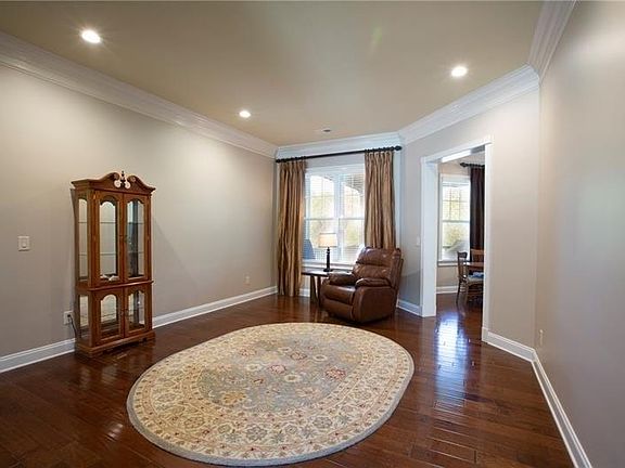 5th image of 448 Larkspur Dr