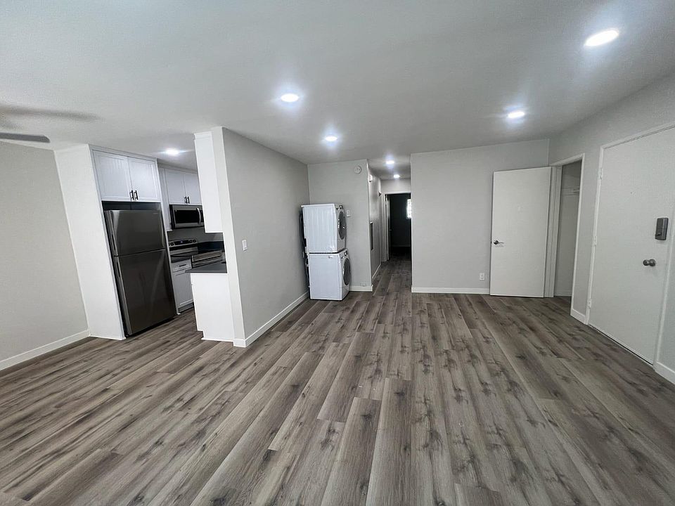 1st image of 2121 Mission Ave #14