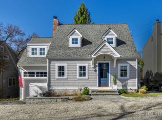 15 Raymond Hts, Darien, CT 06820