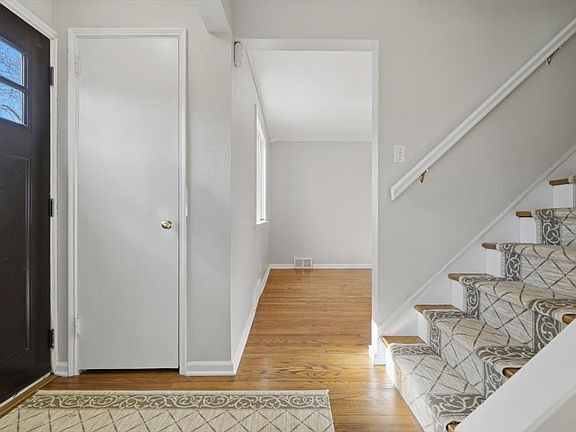 2nd image of 1002 Greenlawn Dr