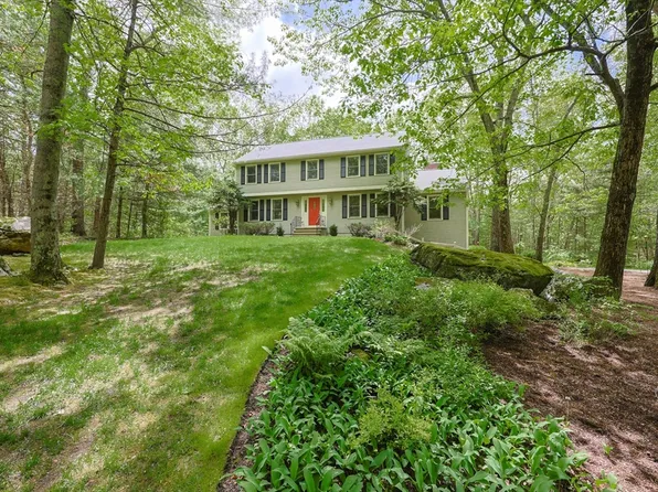 17 Stonecleave Ln, Groton, MA 01450