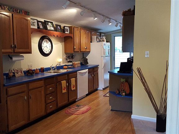 4th image of 1826 Lake Floyd Cir