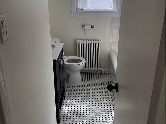 5th image of 50 Ten Eyck Ave #2