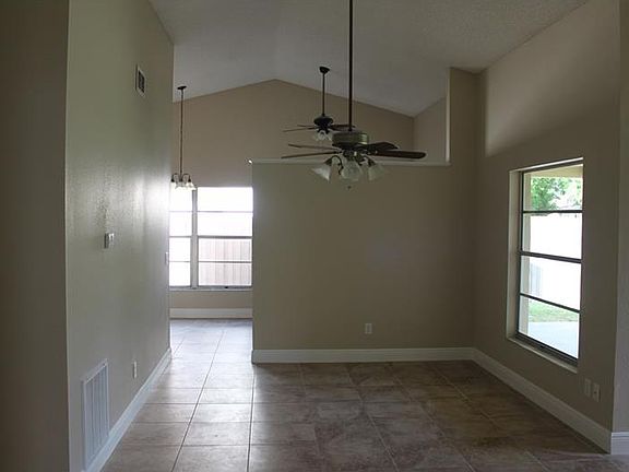 4th image of 1450 Mona Dr