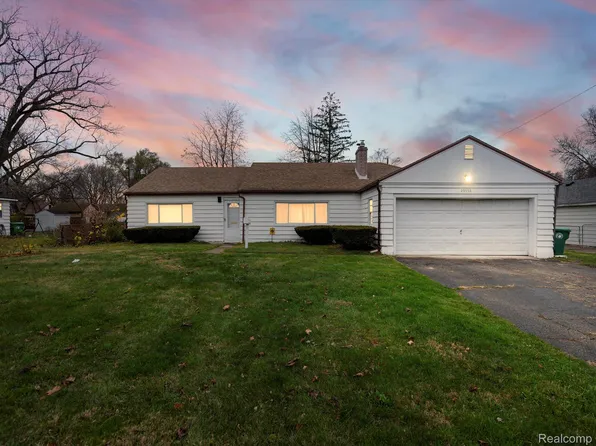 29558 Cambridge St, Garden City, MI 48135