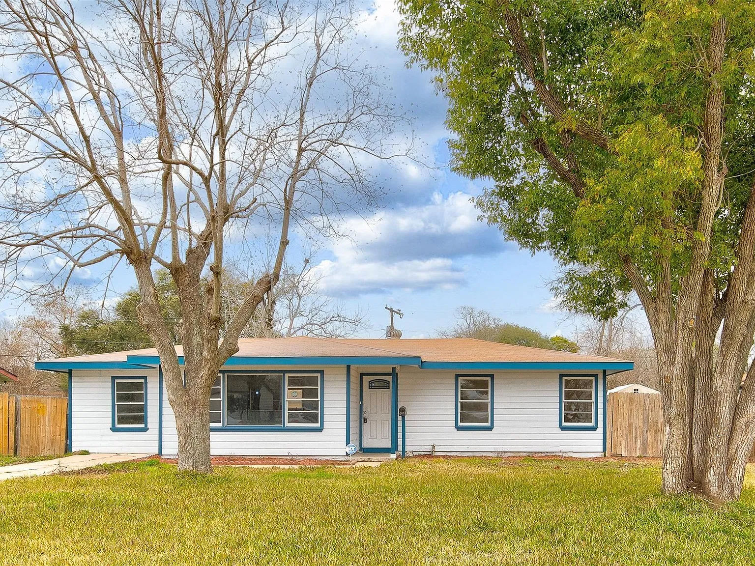 3 bed, 2.0 bath, 1032 sqft, $1,600 — Photo 1