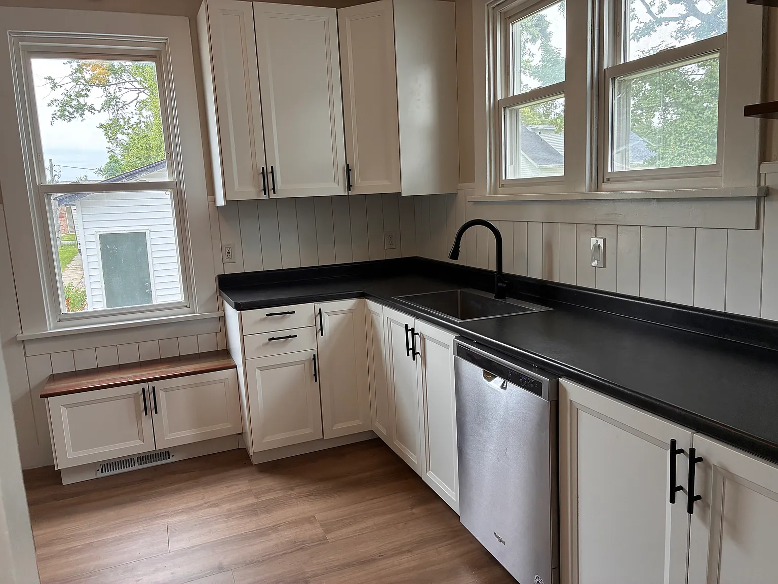 3 bed, 1300 sqft, $1,800 — Photo 2