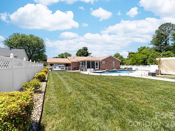5th image of 2402 Malotte Ln