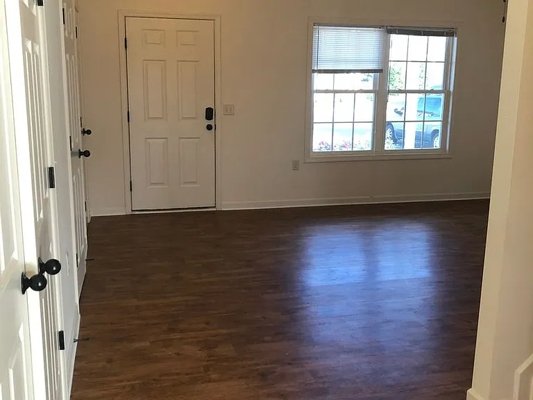 1025 Wellington Dr — Photo 5