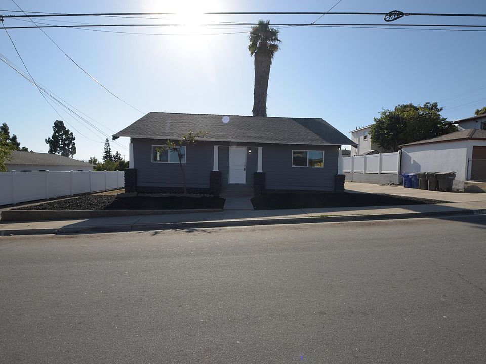 1st image of 820 Arcadia Pl