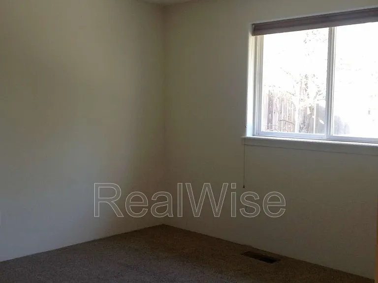 804 Corey Dr — Photo 21