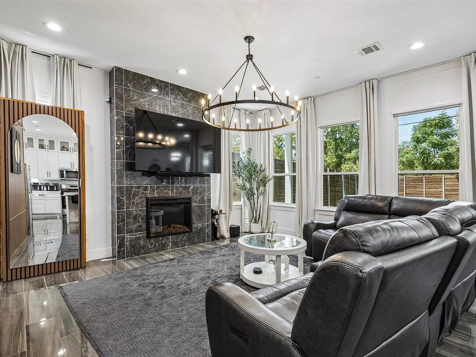4 bed, 2.5 bath, 2614 sqft, $6,000 — Photo 4