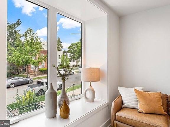 3rd image of 845 19th St NE #8