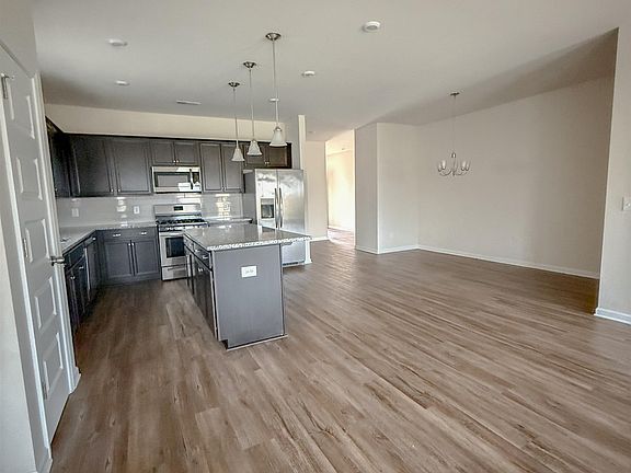 4th image of 13027 Lantern Pointe Way