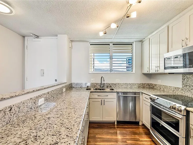 1717 Ala Wai Blvd #2508 — Photo 5